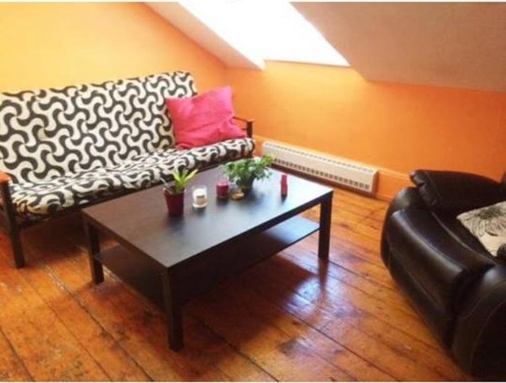 Downtown Summer Sublet near Metro! Il y a plus de 895 appartements